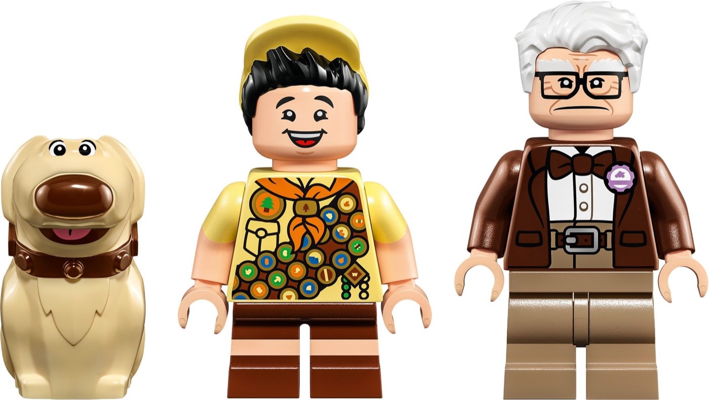 The complete figure line-up from LEGO 'Up' House 43217, Dug the moulded dog beside the Russell and Carl Fredricksen minifigures